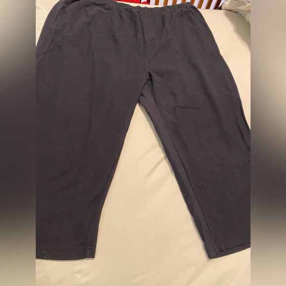 Cherokee Capri Leggings, plus size, relaxed fit black size 26/28. - Picture 2 of 8